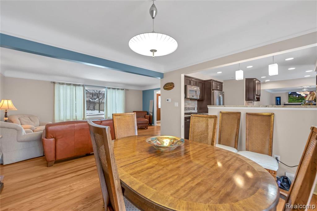 1005 Canterbury Road Grosse Pointe Woods, MI 48236 - Photo 12 of 33