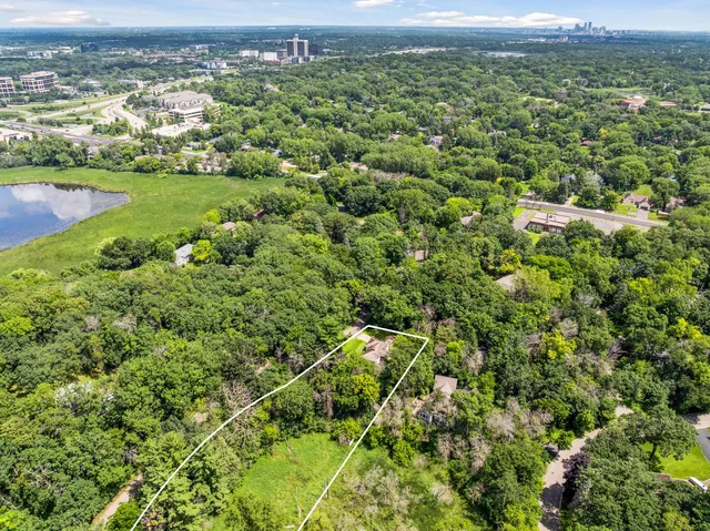 $2,464,000 | 11405 Timberline Road, Minnetonka, MN 55305