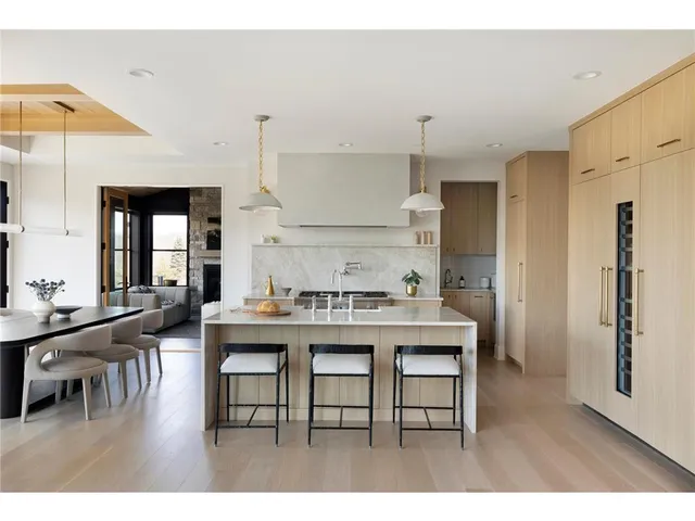 $2,464,000 | 11405 Timberline Road, Minnetonka, MN 55305