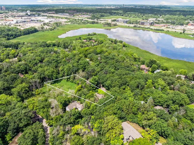 $2,464,000 | 11405 Timberline Road, Minnetonka, MN 55305