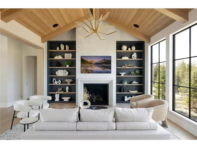 $2,464,000 | 11405 Timberline Road, Minnetonka, MN 55305