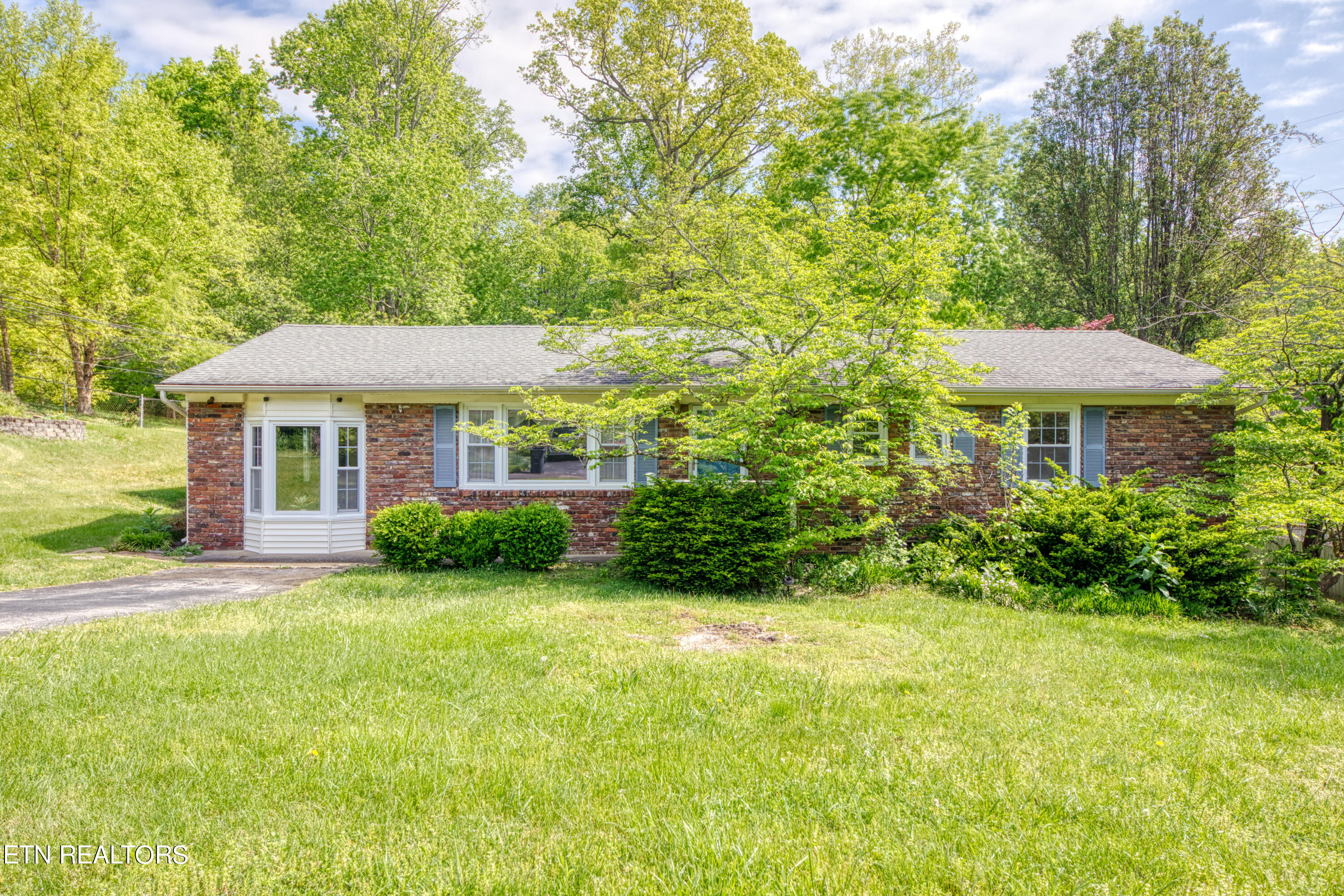 4727 Springbrook Road Knoxville, TN 37921 - Photo 1 of 33 0H3A3324_31