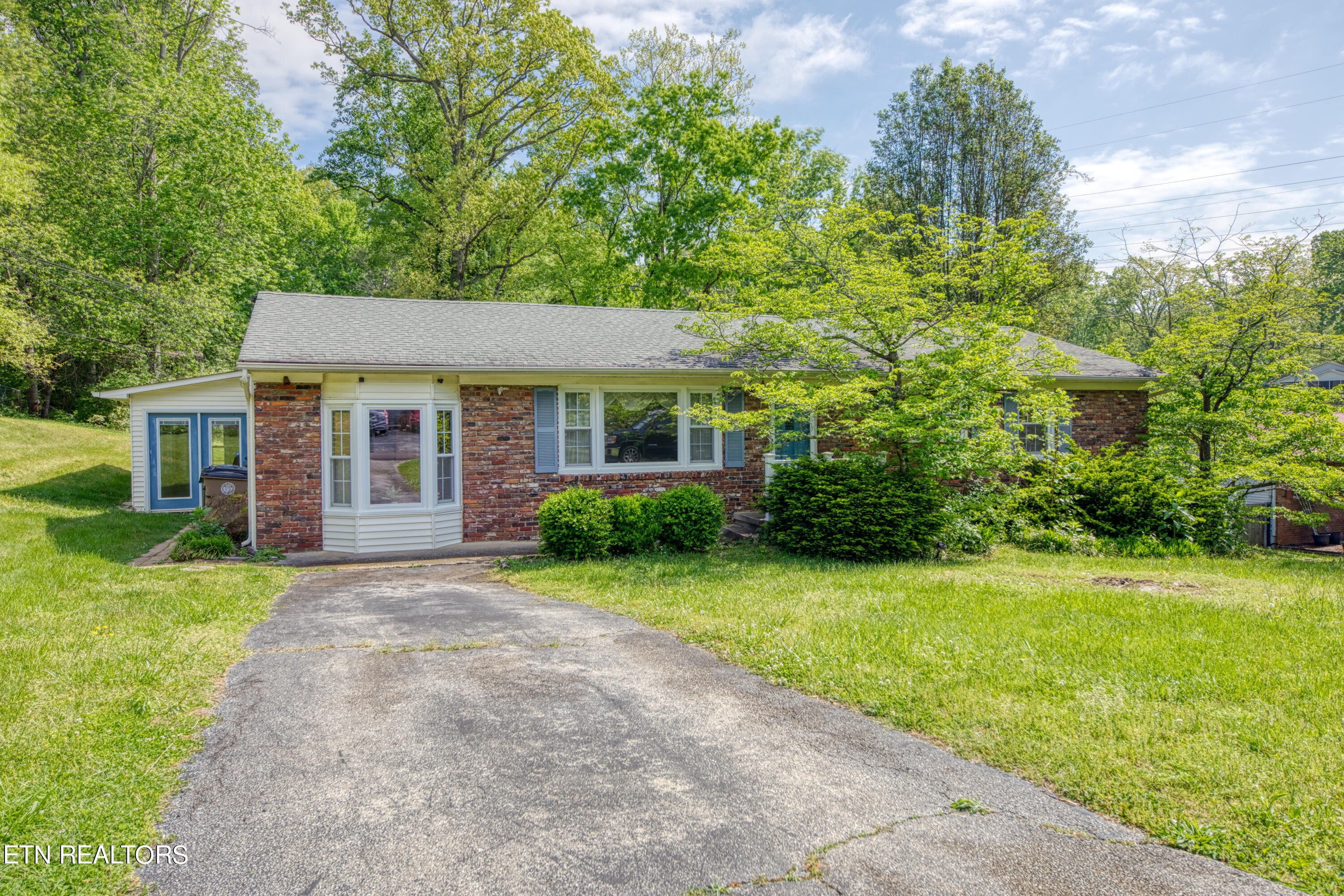4727 Springbrook Road Knoxville, TN 37921 - Photo 3 of 33 0H3A3328_32