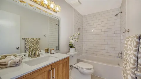 $285,000 | 6467 Carrington Circle, Unit 43, Sarasota, FL 34238