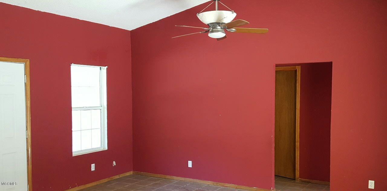 143 Basin School Road Lucedale, MS 39452 - Photo 7 of 11 00living