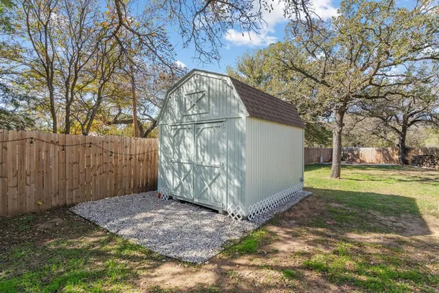 a view of backyard with tree