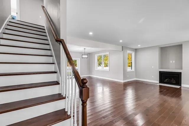 $649,900 | 4 Hillcrest Drive, Wilbraham, MA 01095