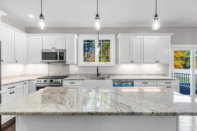 $649,900 | 4 Hillcrest Drive, Wilbraham, MA 01095