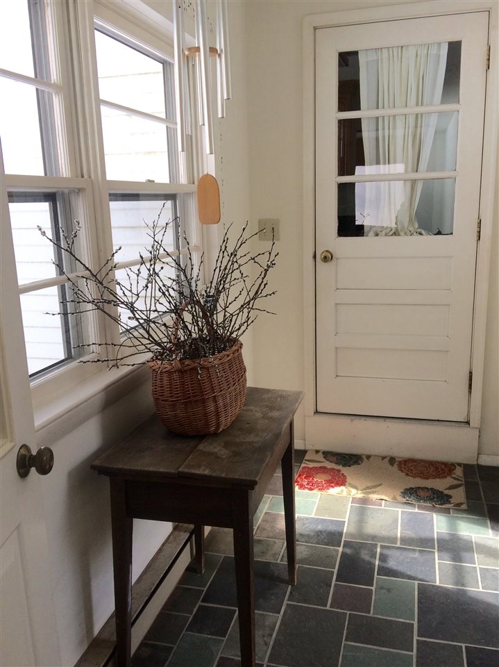 318 Gifford Road Hartford, VT 05001 - Photo 2 of 16 Gallery Image 2