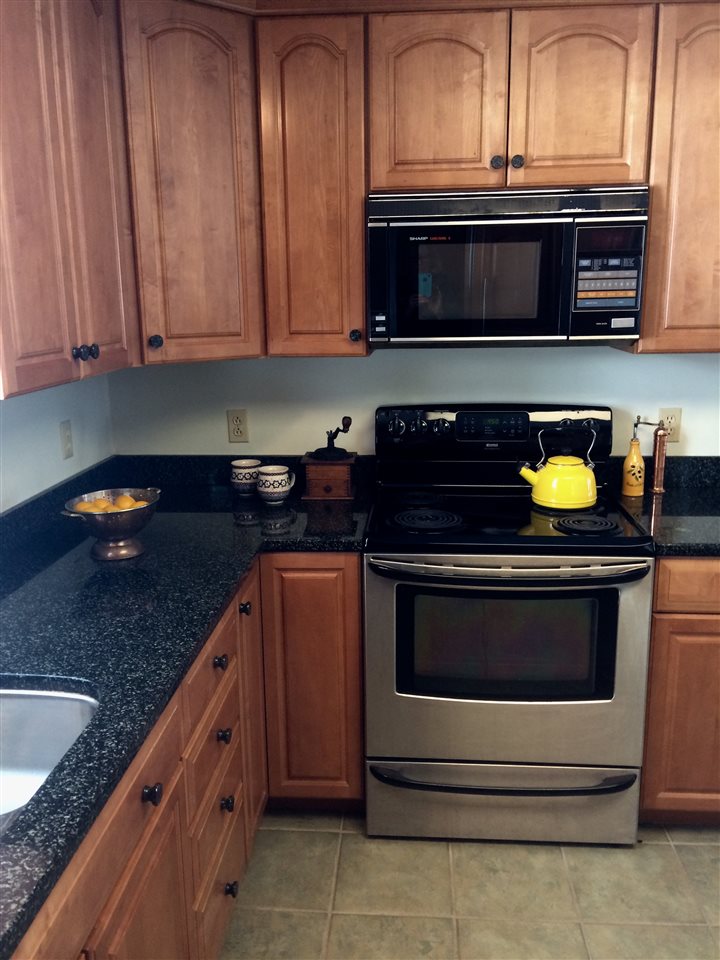 318 Gifford Road Hartford, VT 05001 - Photo 4 of 16 Gallery Image 4