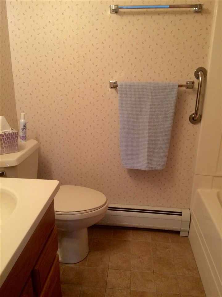 318 Gifford Road Hartford, VT 05001 - Photo 10 of 16 Gallery Image 10