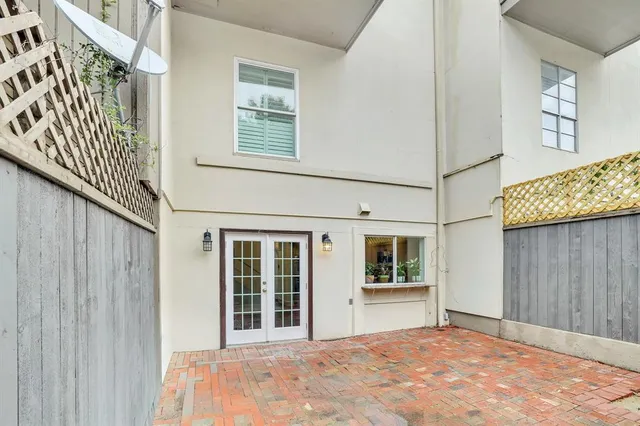 a view of an entrance of the house