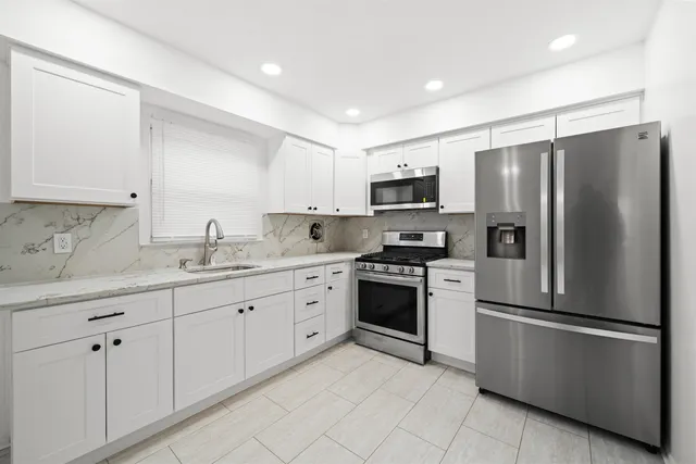 $2,750 | 64 Isabella Avenue, Unit 2, Bayonne, NJ 07002