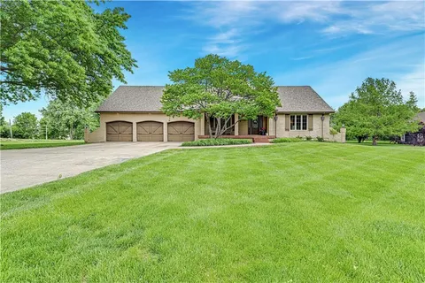 $900,000 | 11260 West 155th Terrace, Overland Park, KS 66221