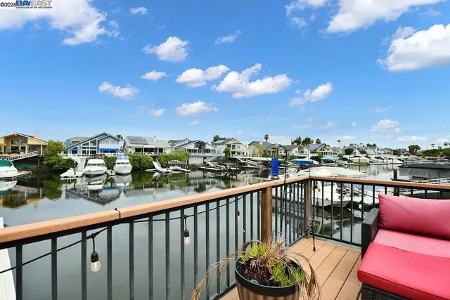 a outdoor view with a sitting space