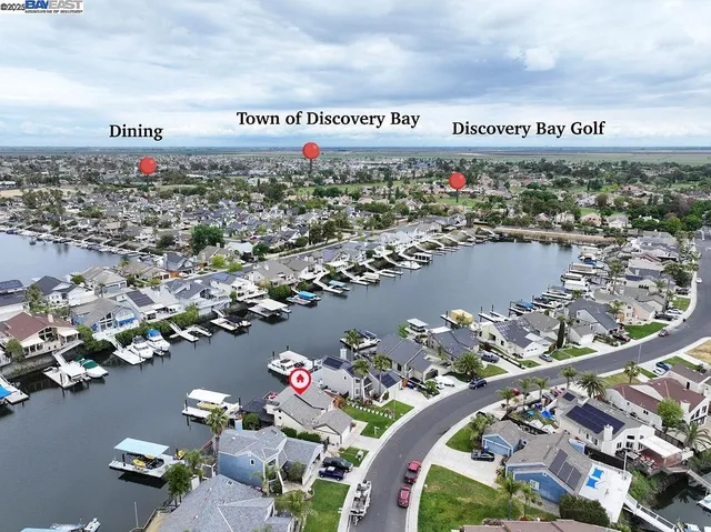 a view of a backyard of the house