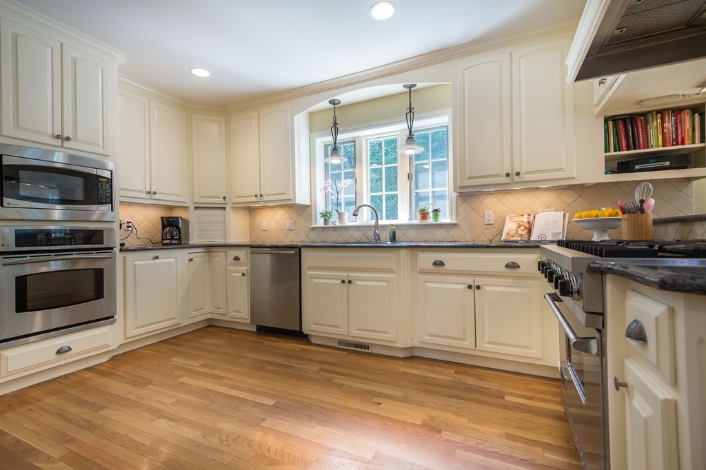 136 Lancaster Road North Andover, MA 01845 - Photo 11 of 30 Gallery Image 11