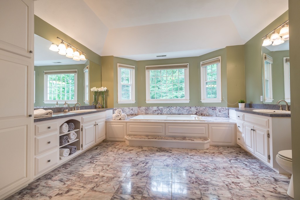 136 Lancaster Road North Andover, MA 01845 - Photo 18 of 30 Gallery Image 18