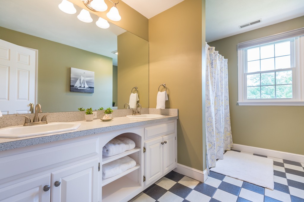 136 Lancaster Road North Andover, MA 01845 - Photo 21 of 30 Gallery Image 21