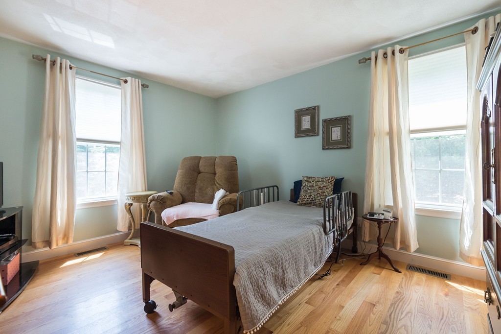 136 Lancaster Road North Andover, MA 01845 - Photo 22 of 30 Gallery Image 22