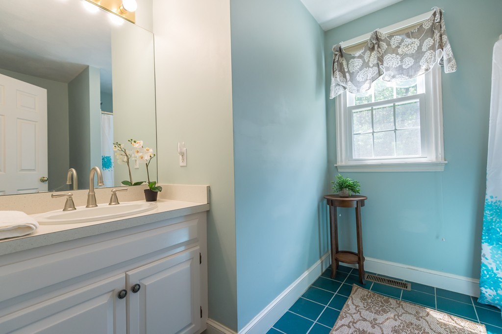136 Lancaster Road North Andover, MA 01845 - Photo 23 of 30 Gallery Image 23