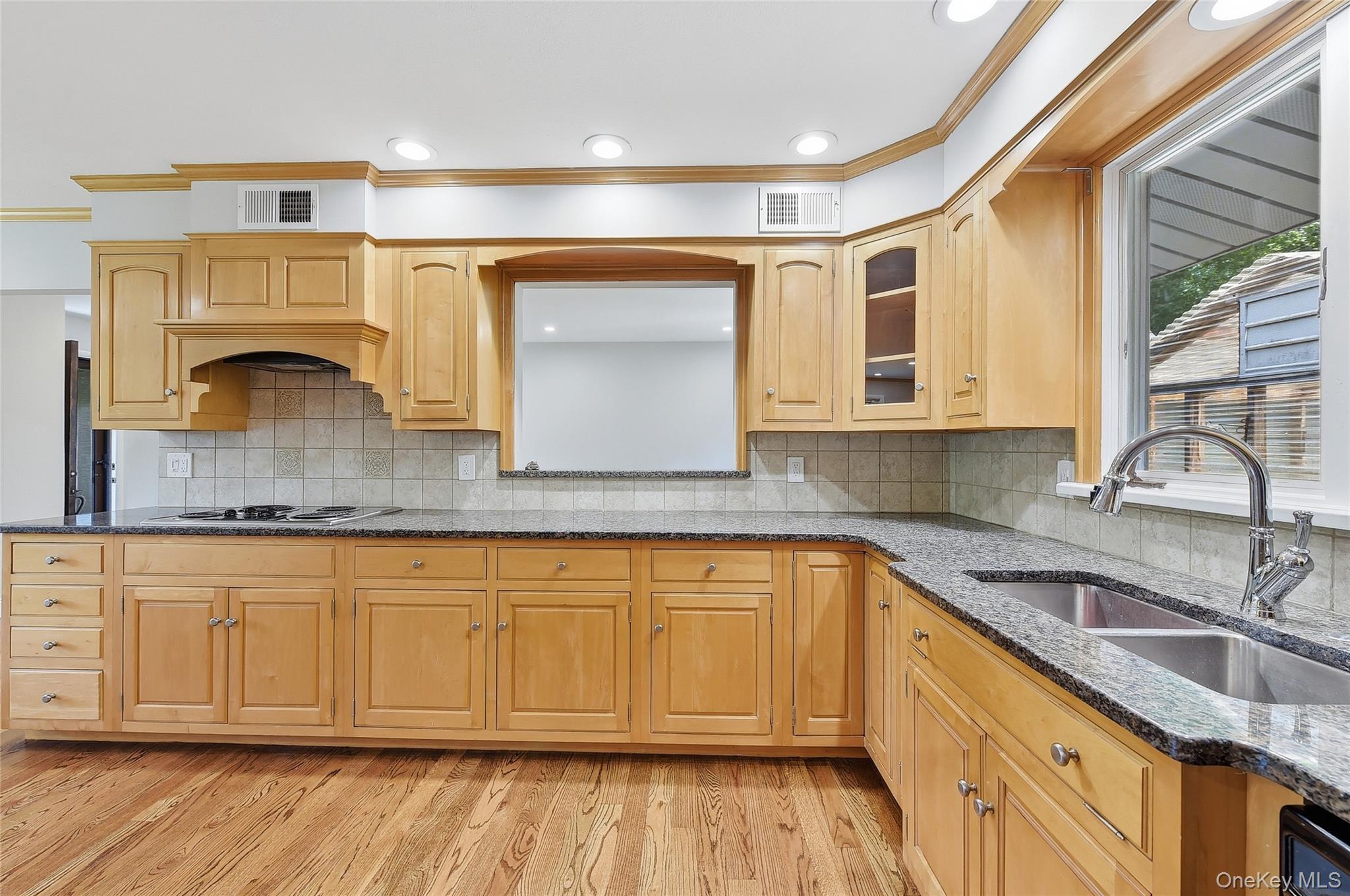 475 North Riverside Road Highland, NY 12528 - Photo 10 of 49
