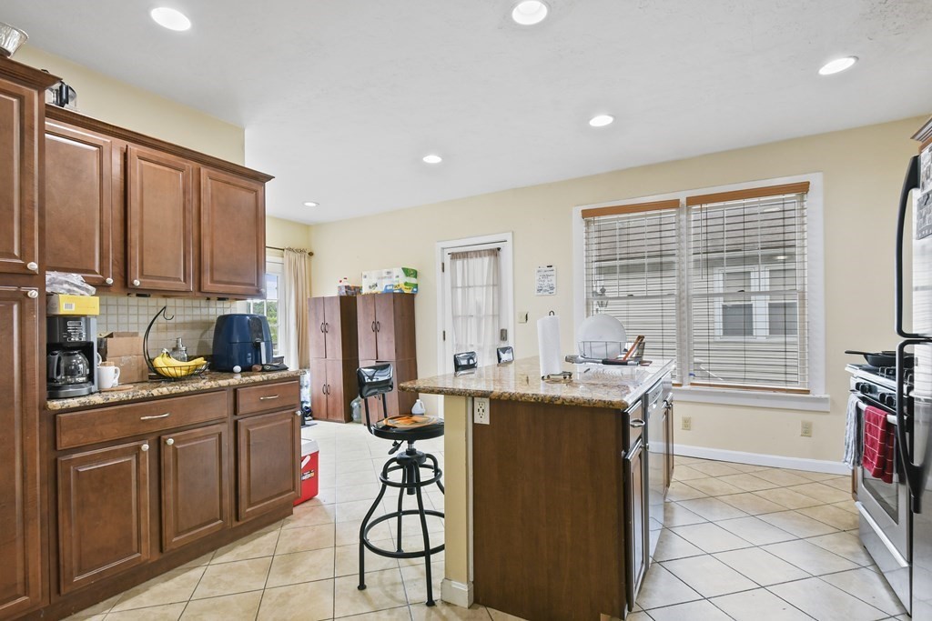 30 Dixfield Road Worcester, MA 01606 - Photo 8 of 29 Gallery Image 8
