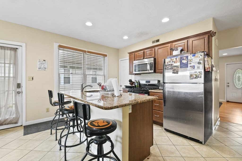 30 Dixfield Road Worcester, MA 01606 - Photo 9 of 29 Gallery Image 9