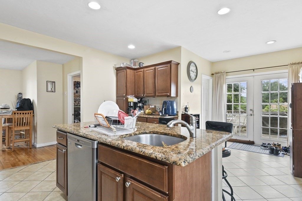 30 Dixfield Road Worcester, MA 01606 - Photo 10 of 29 Gallery Image 10