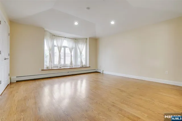 $950,000 | 400 Nelson Avenue, Cliffside Park, NJ 07010