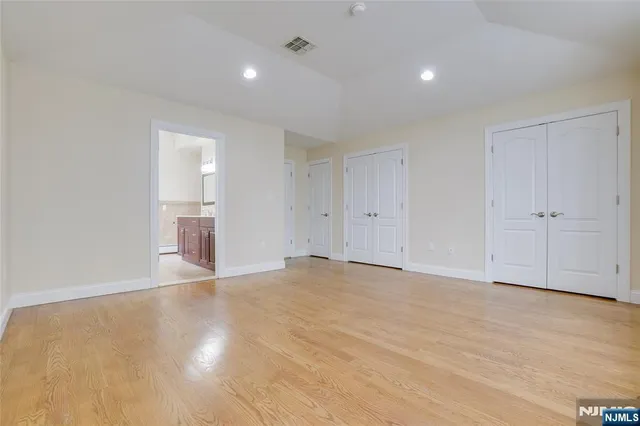 $950,000 | 400 Nelson Avenue, Cliffside Park, NJ 07010