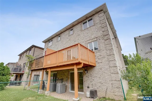 $950,000 | 400 Nelson Avenue, Cliffside Park, NJ 07010