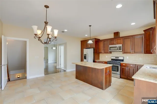 $950,000 | 400 Nelson Avenue, Cliffside Park, NJ 07010