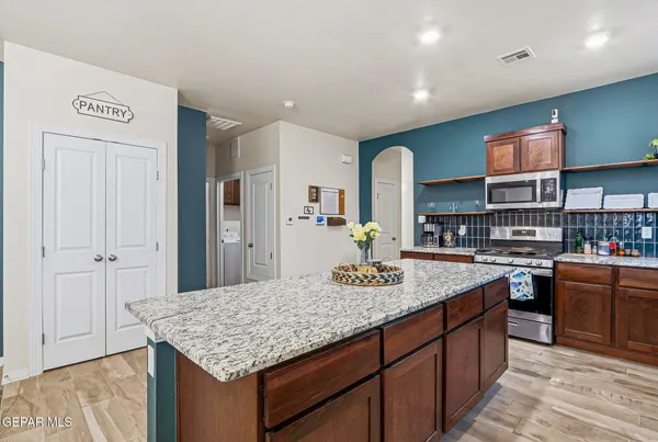 $321,500 | 354 Sol Court, Vinton, TX 79821