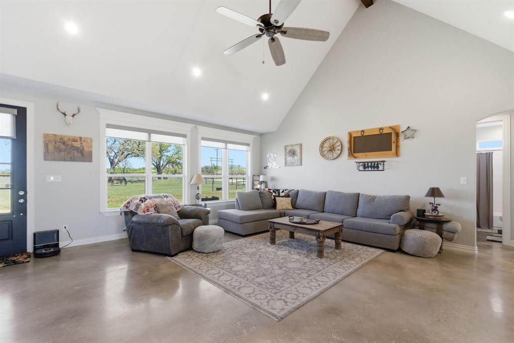 4095 Agnes Circle Springtown, TX 76082 - Photo 4 of 40