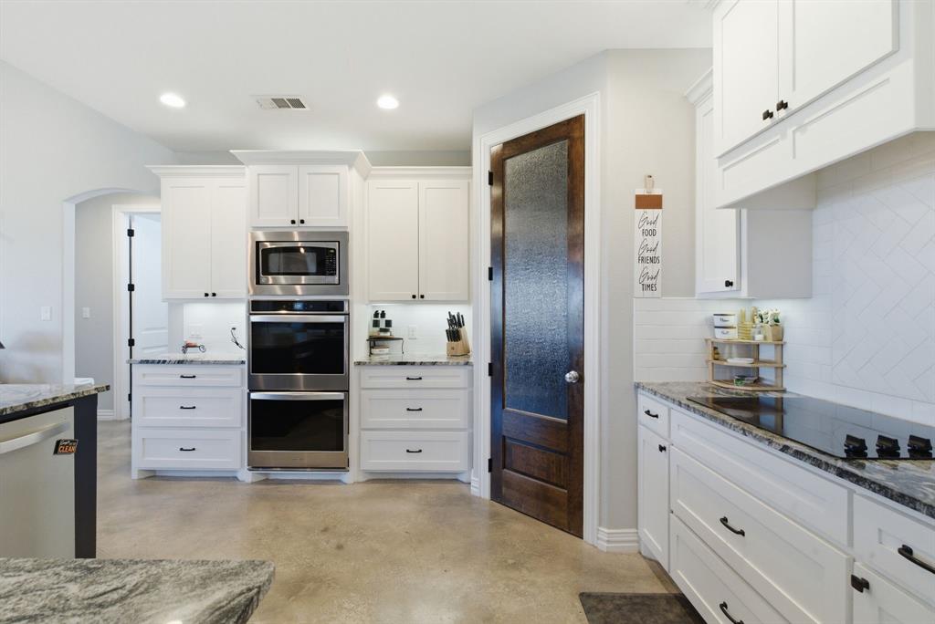 4095 Agnes Circle Springtown, TX 76082 - Photo 8 of 40