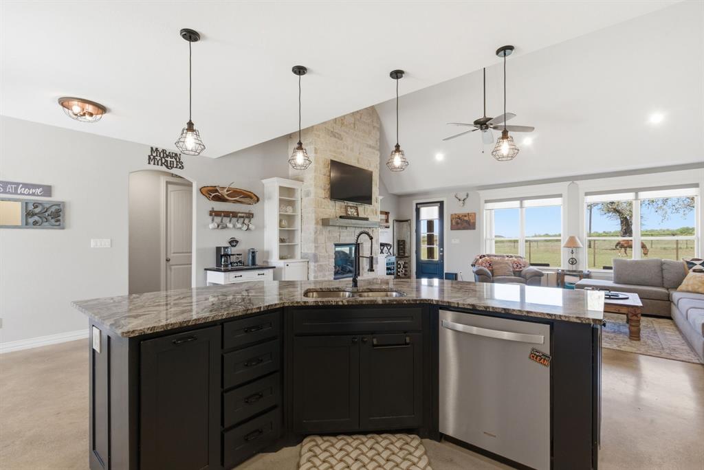 4095 Agnes Circle Springtown, TX 76082 - Photo 9 of 40