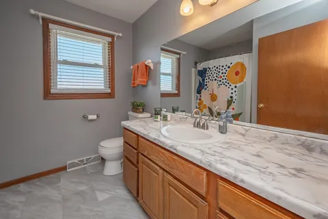 $515,000 | N75W23408 North Ridgeview Circle, Sussex, WI 53089