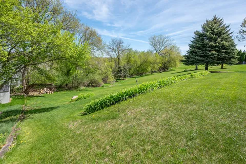 $515,000 | N75W23408 North Ridgeview Circle, Sussex, WI 53089