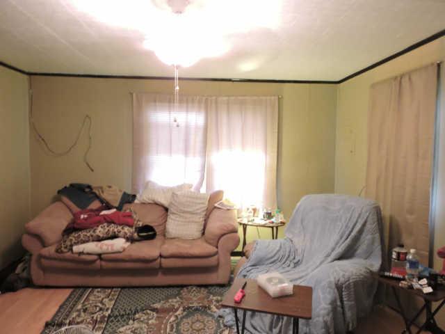 410 South Spring Street Manchester, TN 37355 - Photo 18 of 20 Apartment -Living Room