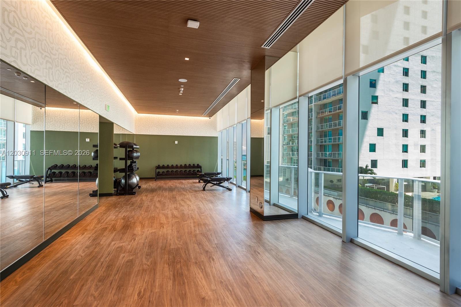 77 Southeast 5th Street, Unit 1804 Miami, FL 33131 - Photo 12 of 27