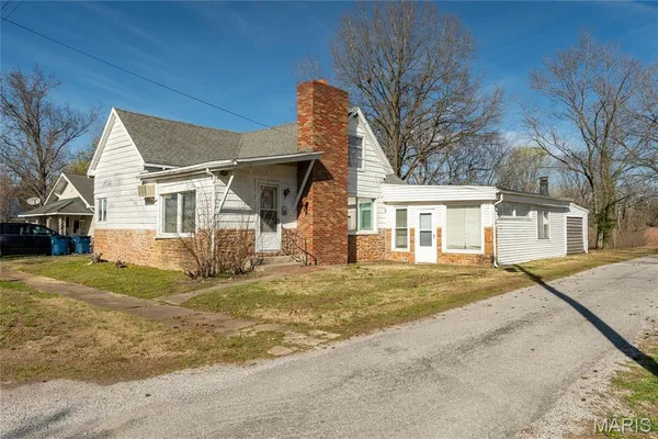 $49,000 | 712 South Mulkey Street, Christopher, IL 62822