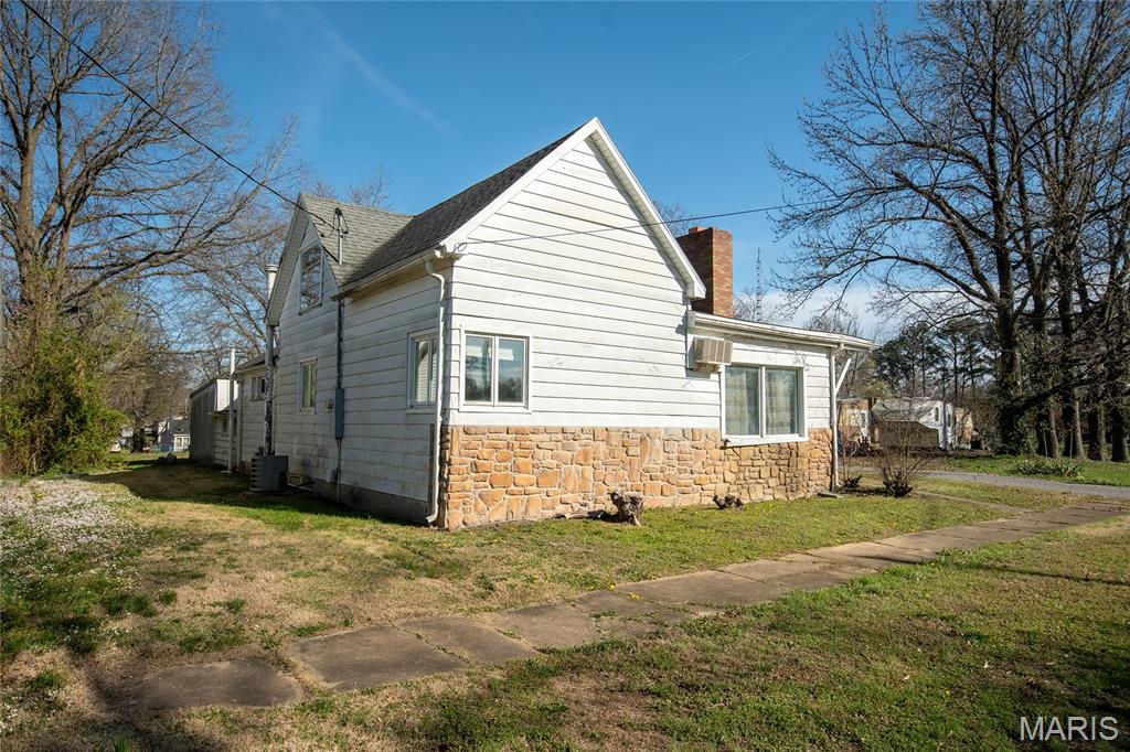 712 South Mulkey Street Christopher, IL 62822 - Photo 2 of 29