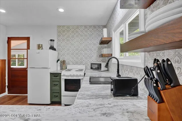 $310,000 | 216 Sutton Place, Pocono Summit, PA 18346