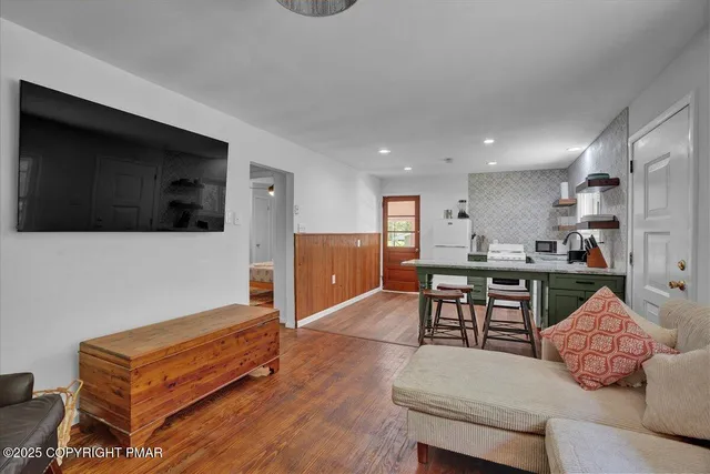 $310,000 | 216 Sutton Place, Pocono Summit, PA 18346