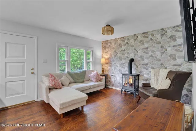 $310,000 | 216 Sutton Place, Pocono Summit, PA 18346