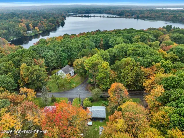 $310,000 | 216 Sutton Place, Pocono Summit, PA 18346