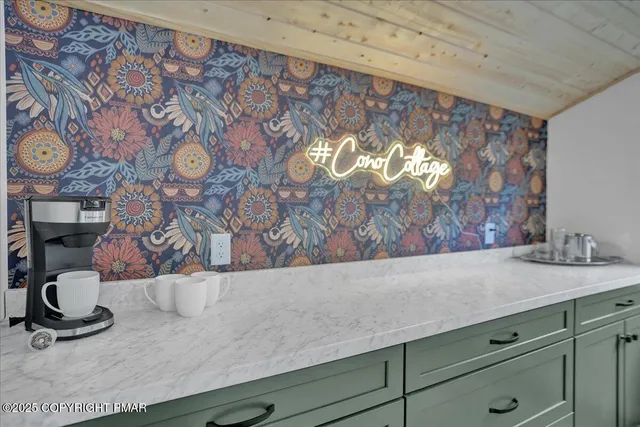 $310,000 | 216 Sutton Place, Pocono Summit, PA 18346