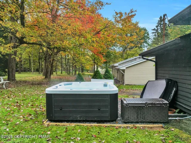 $310,000 | 216 Sutton Place, Pocono Summit, PA 18346