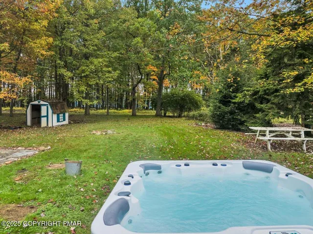 $310,000 | 216 Sutton Place, Pocono Summit, PA 18346